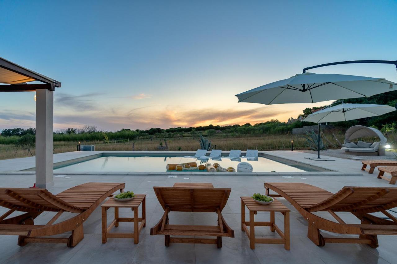 Villa Slatina Near Zrce Beach โนวาลยา ภายนอก รูปภาพ